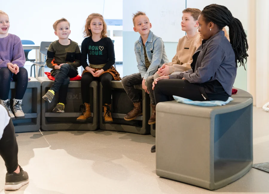 Bloxi long-bench configuration with students sat in a row