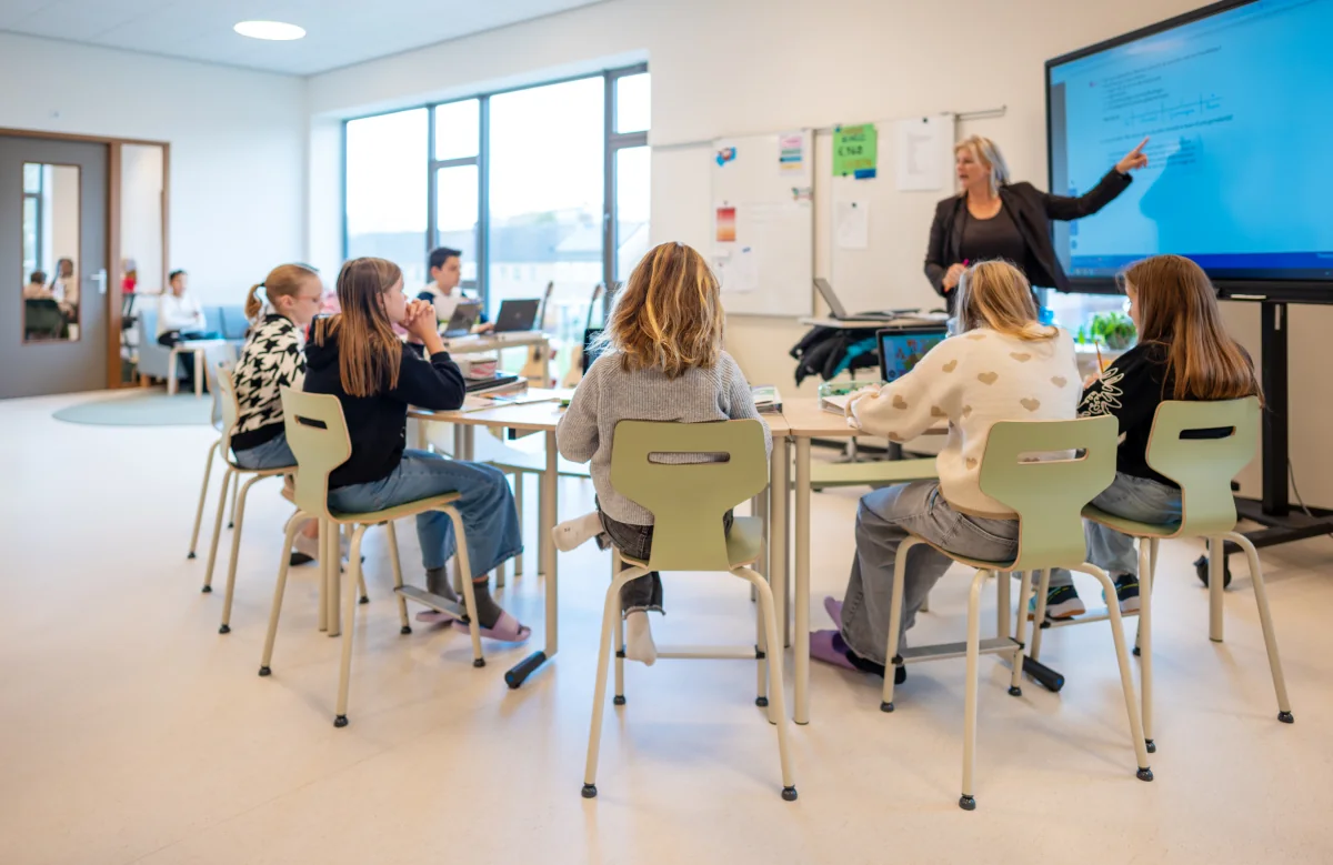 Carousel Table classroom configuration 10