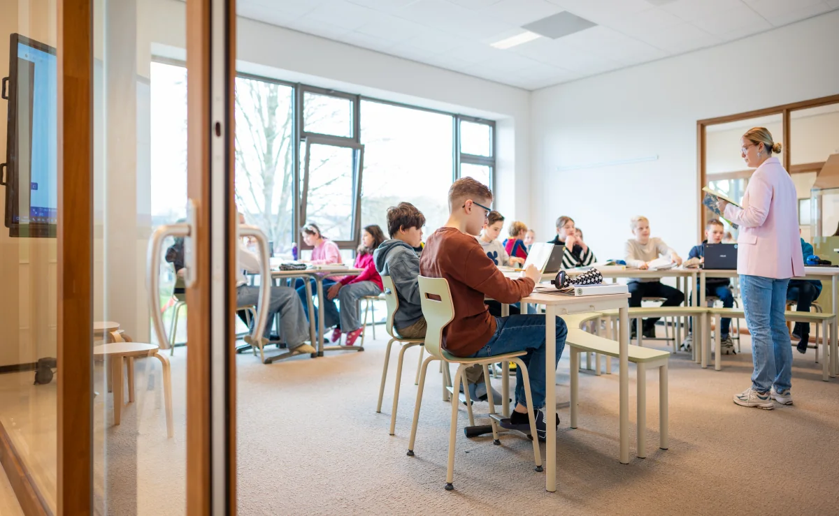 Carousel Table classroom configuration 11