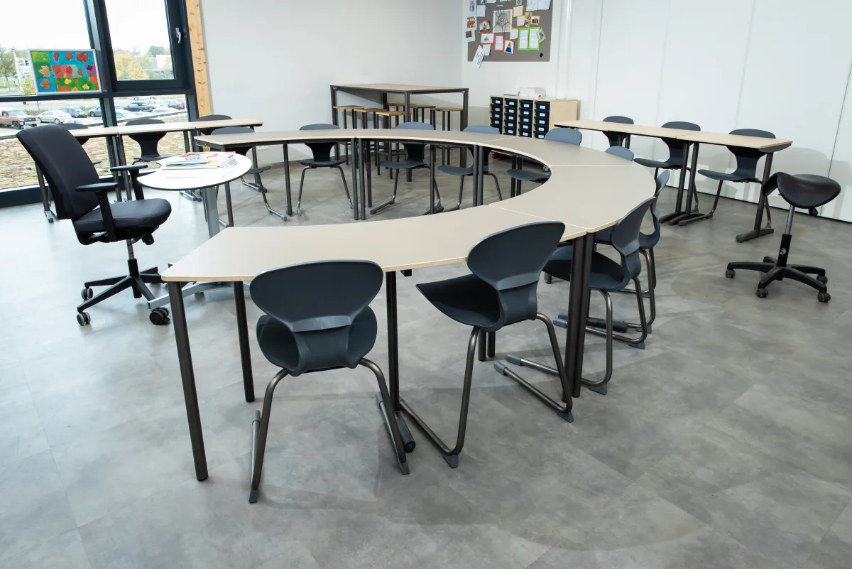 Carousel Table classroom configuration 22