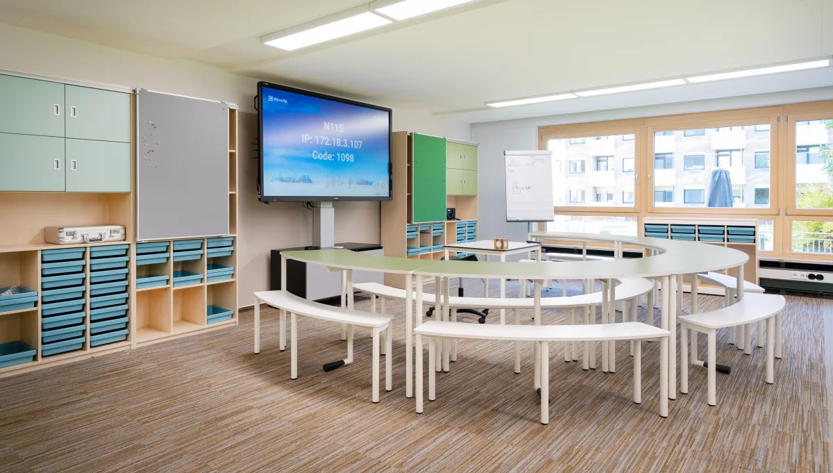 Carousel Table classroom configuration 24