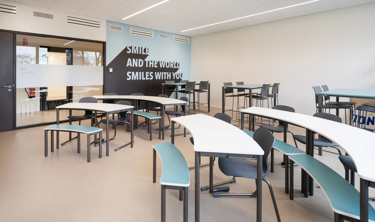 Carousel Table classroom configuration 3