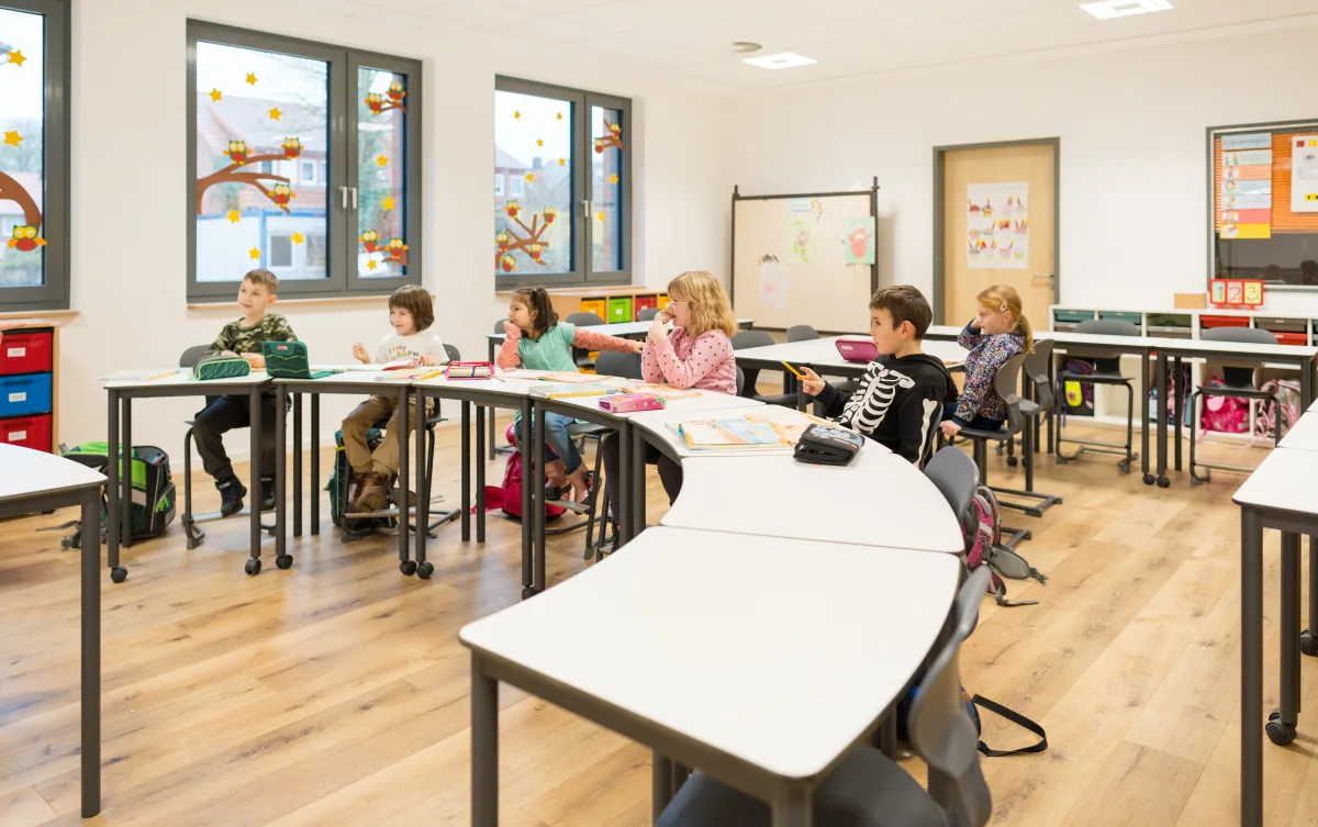 Carousel Table classroom configuration 5