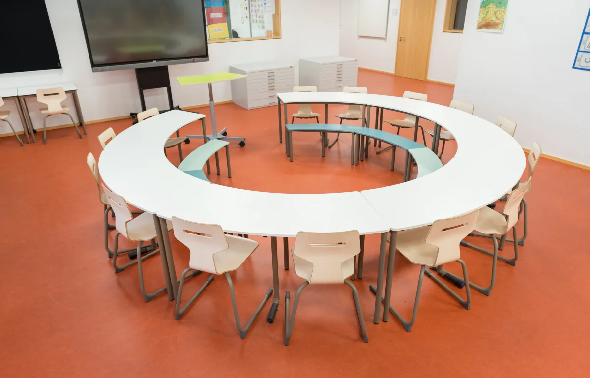 Carousel Table classroom configuration 7