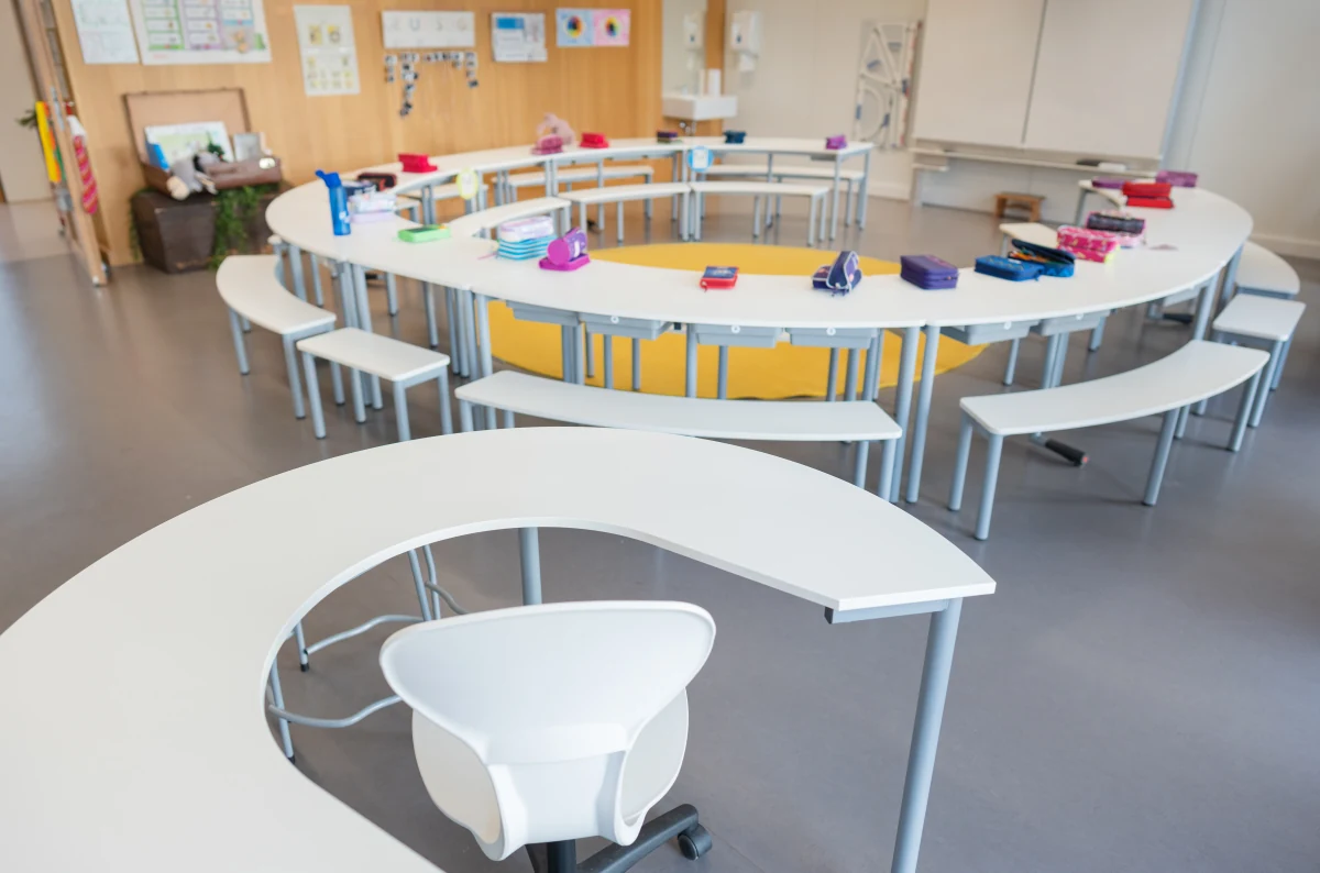 EromesMarko Carousel Table modular carousel table — eight-segment circular configuration with fifth-leg stability