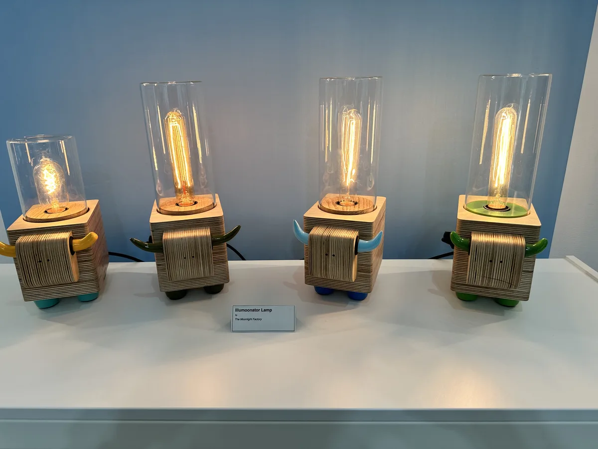 Flexible workspace furniture display